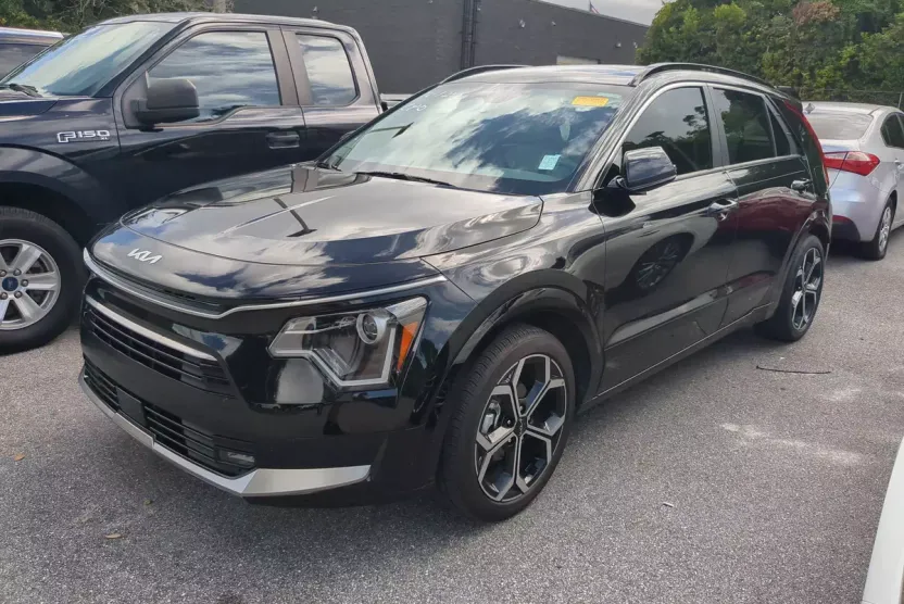 2023 Kia Niro EX Touring photo 1