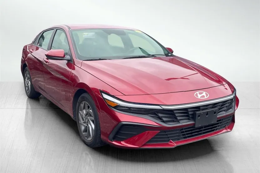 2024 Hyundai Elantra SEL photo 1
