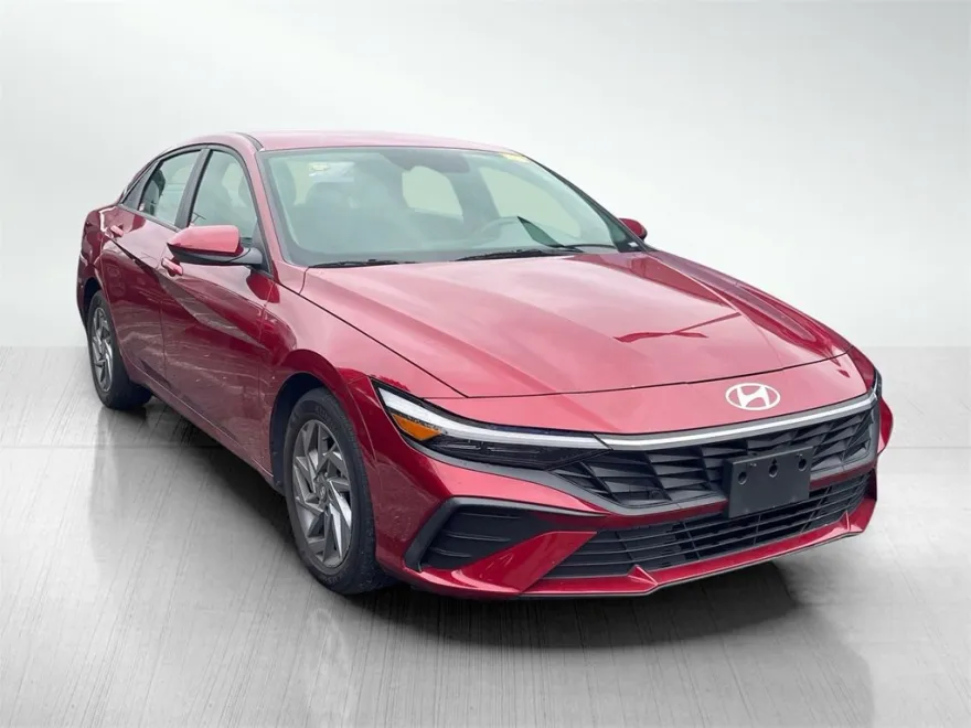 2024 Hyundai Elantra SEL photo 1