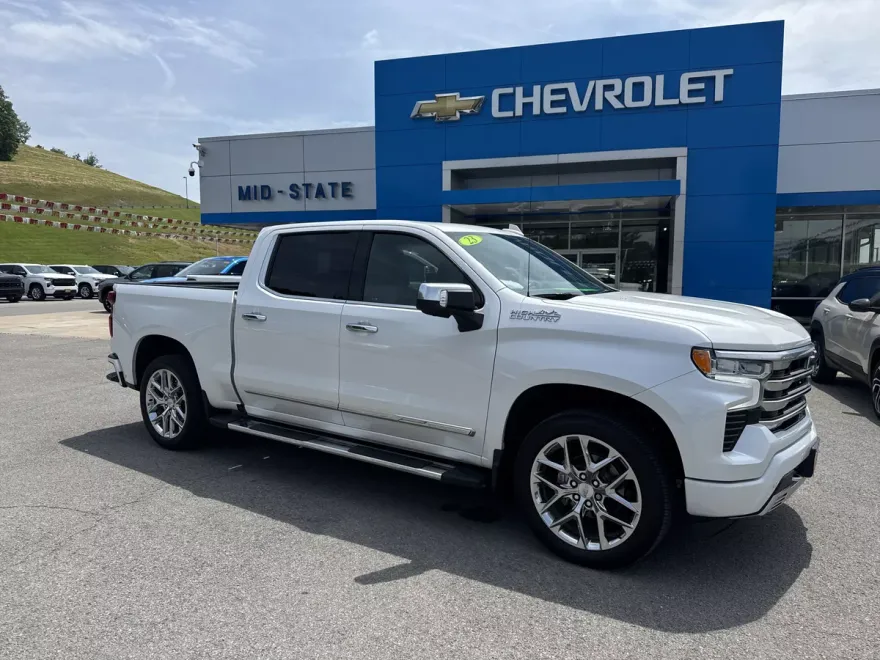 2023 Chevrolet Silverado 1500 High Country photo 1