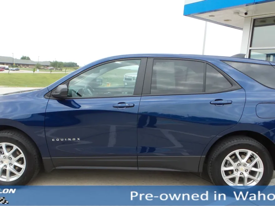 2022 Chevrolet Equinox LS photo 1