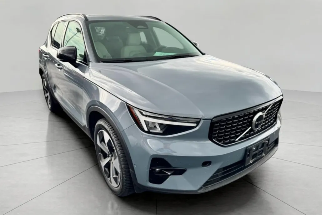 2023 Volvo XC40 AWD Ultimate photo 1