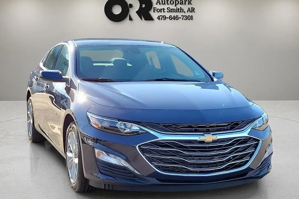 2025 Chevrolet Malibu 1LT photo 1