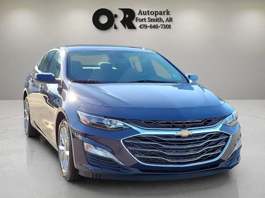 2025 Chevrolet Malibu 1LT photo 1