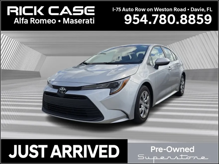 2023 Toyota Corolla LE photo 1
