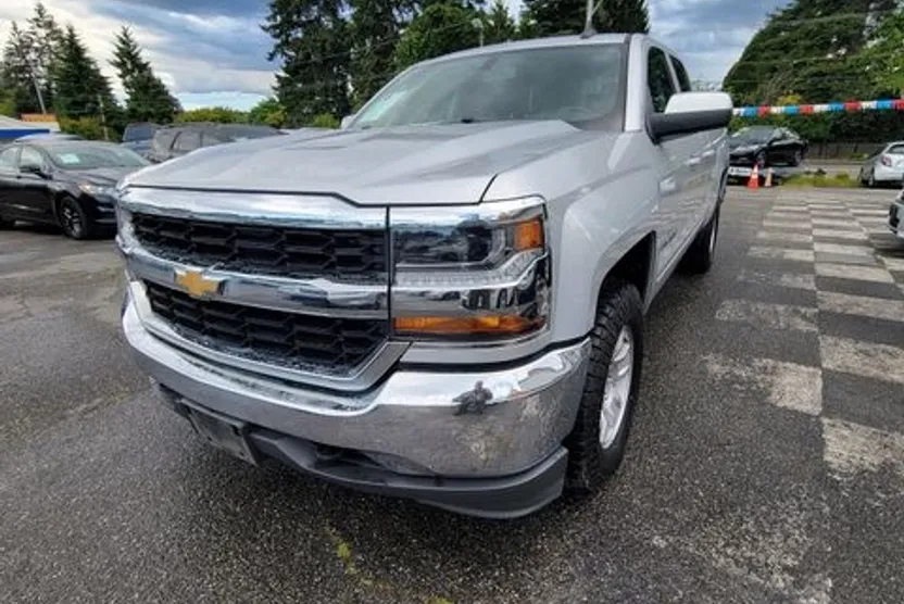 2018 Chevrolet Silverado 1500 LT photo 1