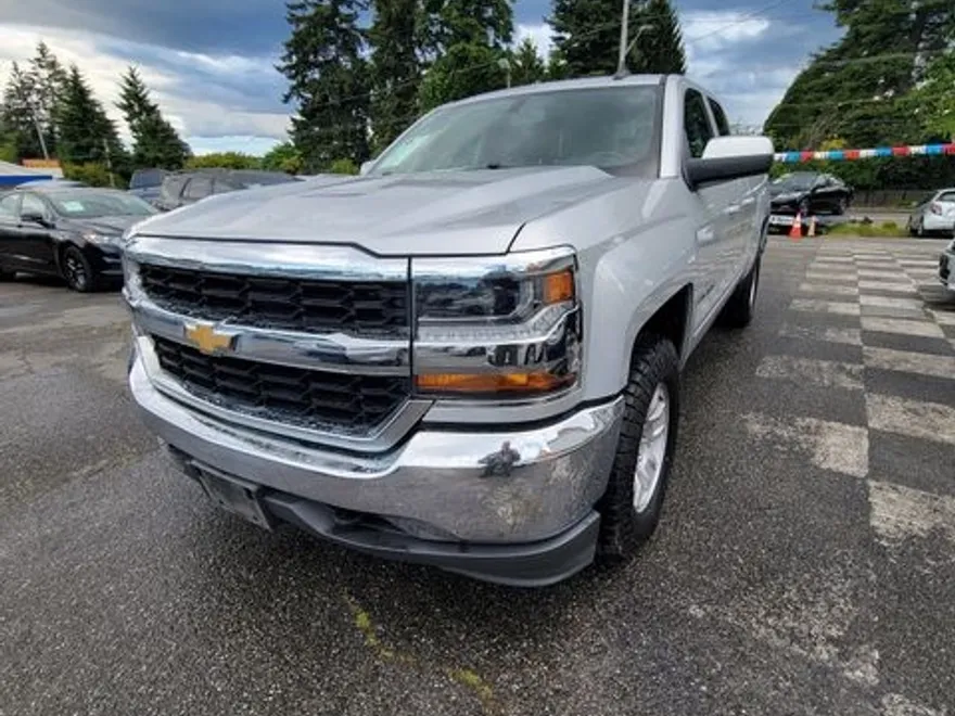 2018 Chevrolet Silverado 1500 LT photo 1