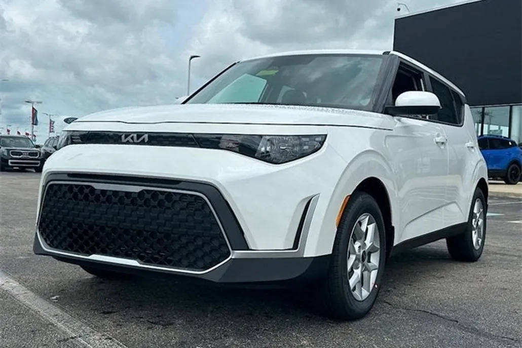 2025 Kia Soul S photo 1