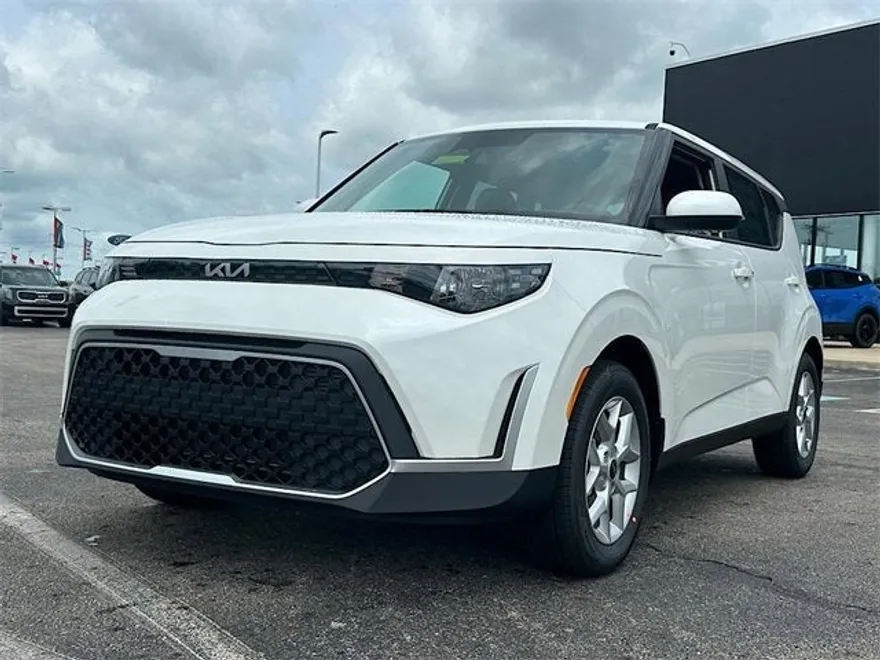 2025 Kia Soul S photo 1