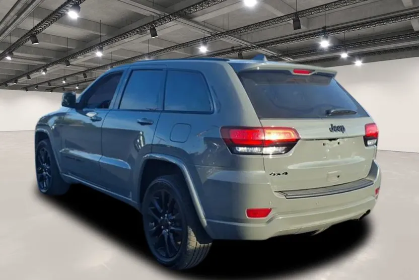 2021 Jeep Grand Cherokee Laredo X photo 1