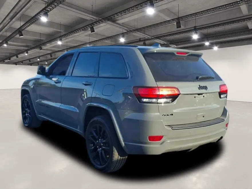 2021 Jeep Grand Cherokee Laredo X photo 1