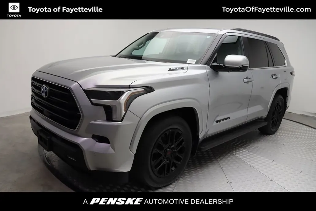 2024 Toyota Sequoia SR5 photo 1