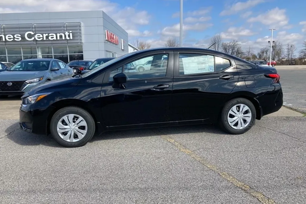 2025 Nissan Versa S photo 1
