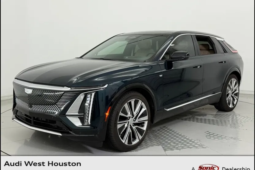 2024 Cadillac Lyriq Luxury photo 1