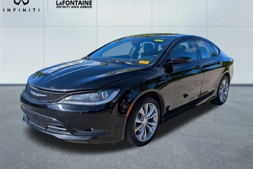 2016 Chrysler 200 S photo 1