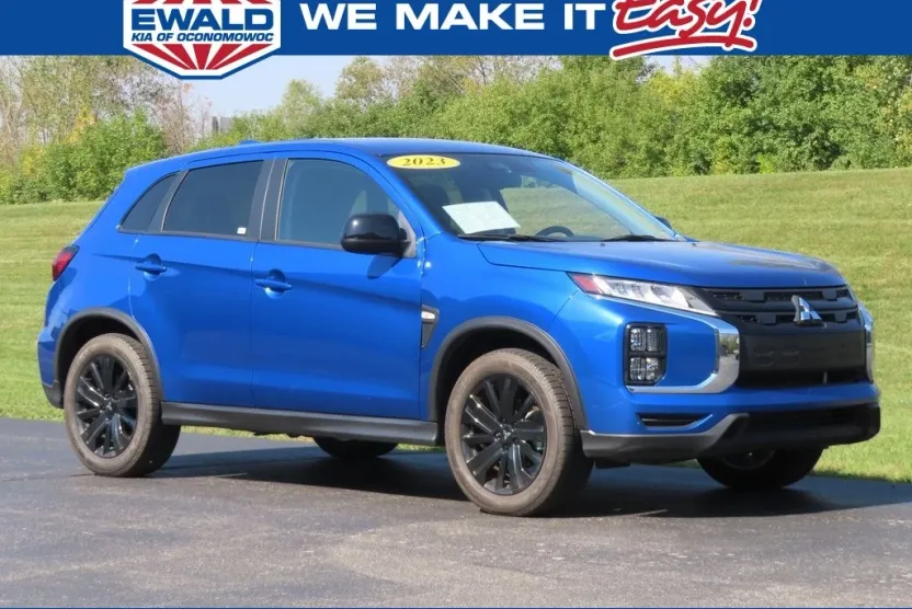 2023 Mitsubishi Outlander Sport SE photo 1