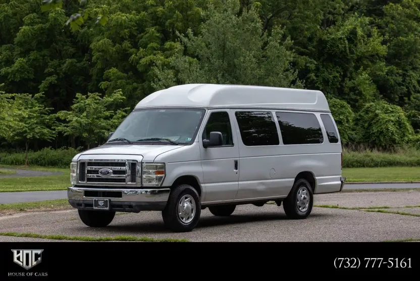 2011 Ford E-350 photo 1