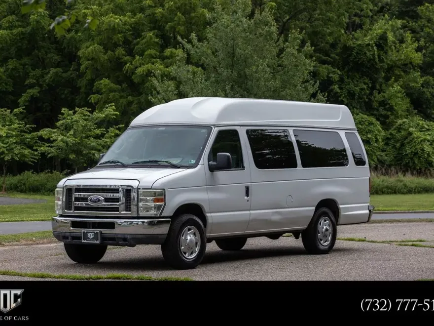 2011 Ford E-350 photo 1