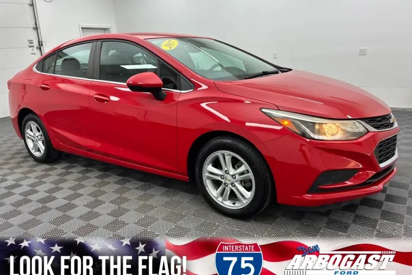 2017 Chevrolet Cruze LT photo 1