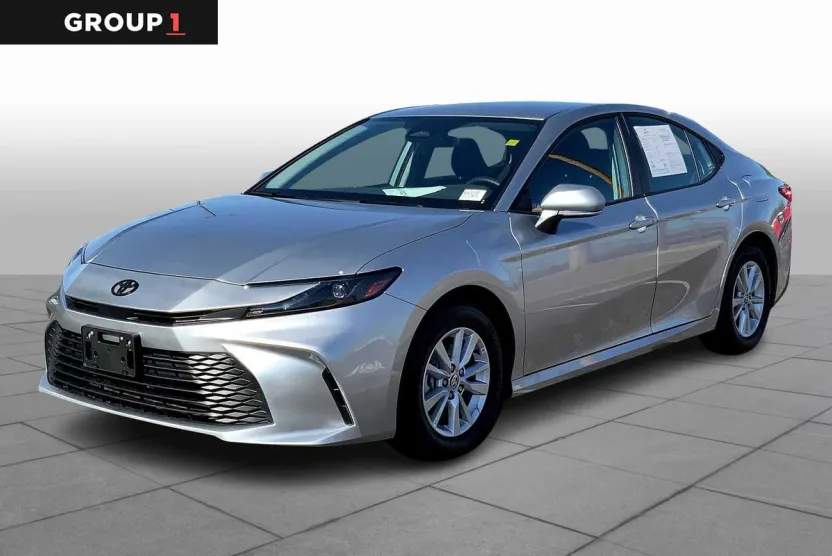 2025 Toyota Camry LE photo 1