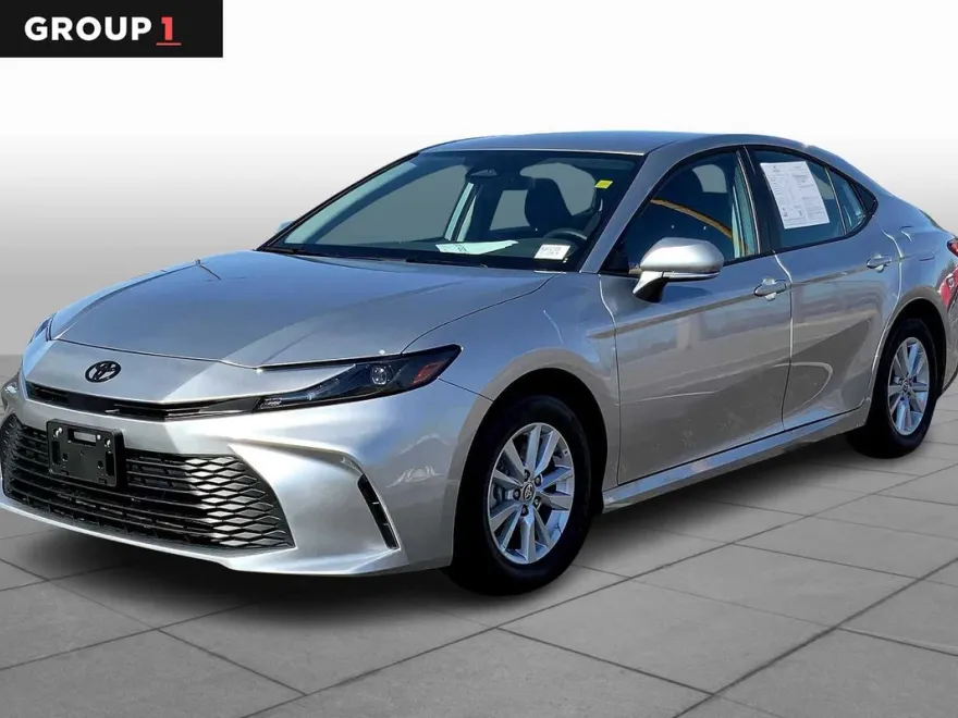 2025 Toyota Camry LE photo 1