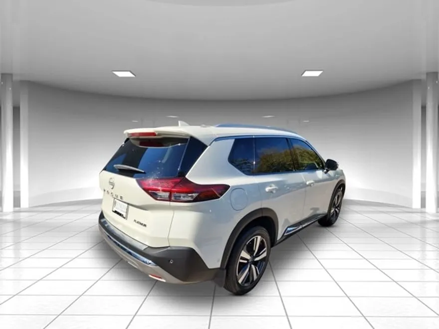 2023 Nissan Rogue Platinum photo 1
