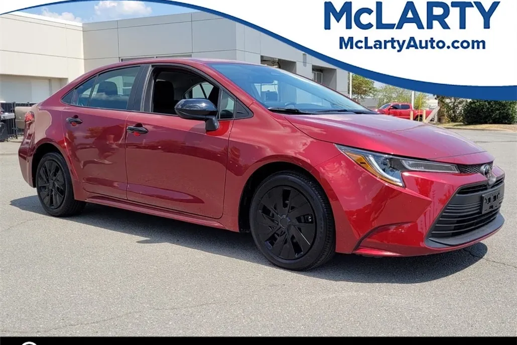 2025 Toyota Corolla LE photo 1