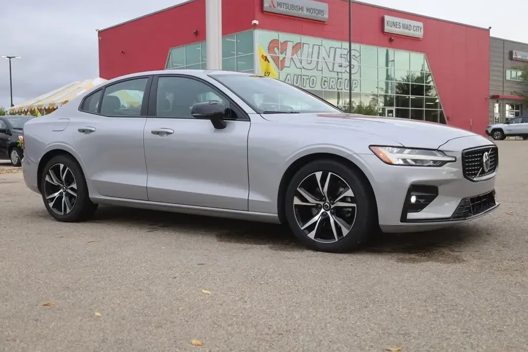 2024 Volvo S60 B5 Core photo 1