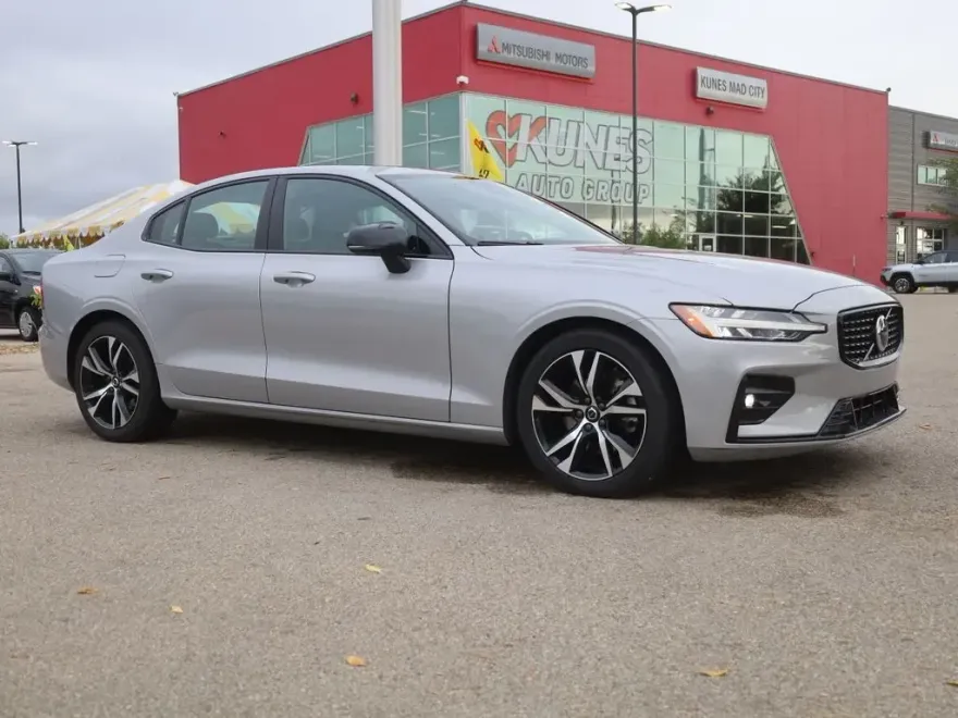 2024 Volvo S60 B5 Core photo 1