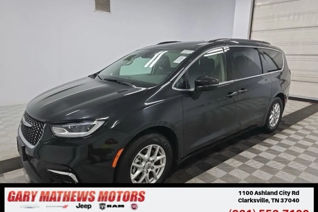 2022 Chrysler Pacifica Touring L photo 1