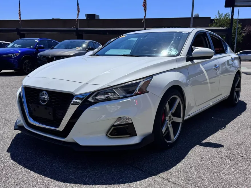 2023 Nissan Altima 2.5 SR photo 1