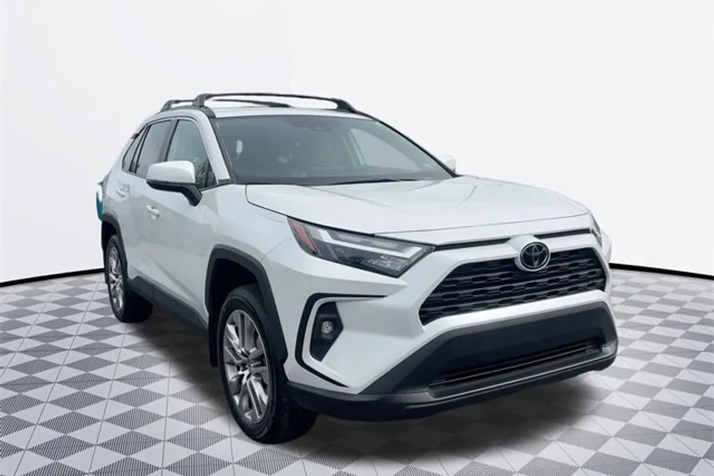 2024 Toyota RAV4 XLE Premium photo 1