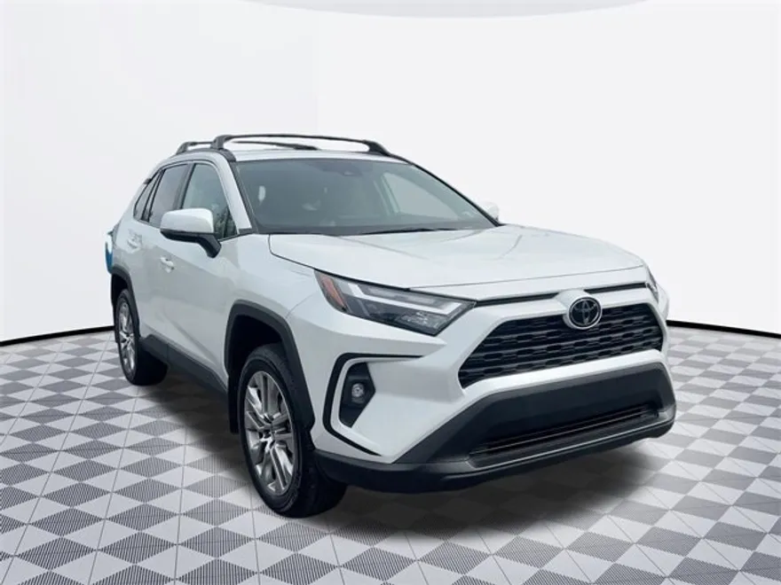 2024 Toyota RAV4 XLE Premium photo 1