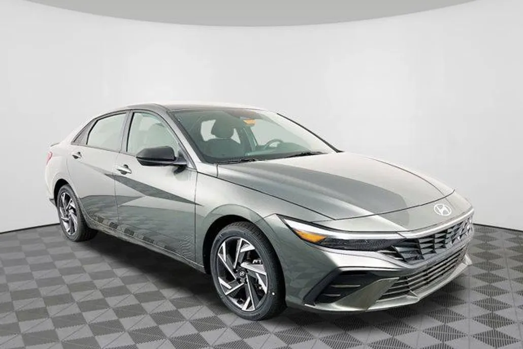 2025 Hyundai Elantra SEL Sport photo 1