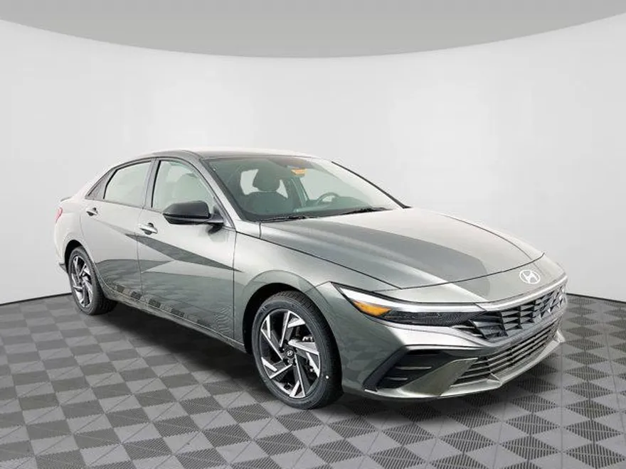 2025 Hyundai Elantra SEL Sport photo 1