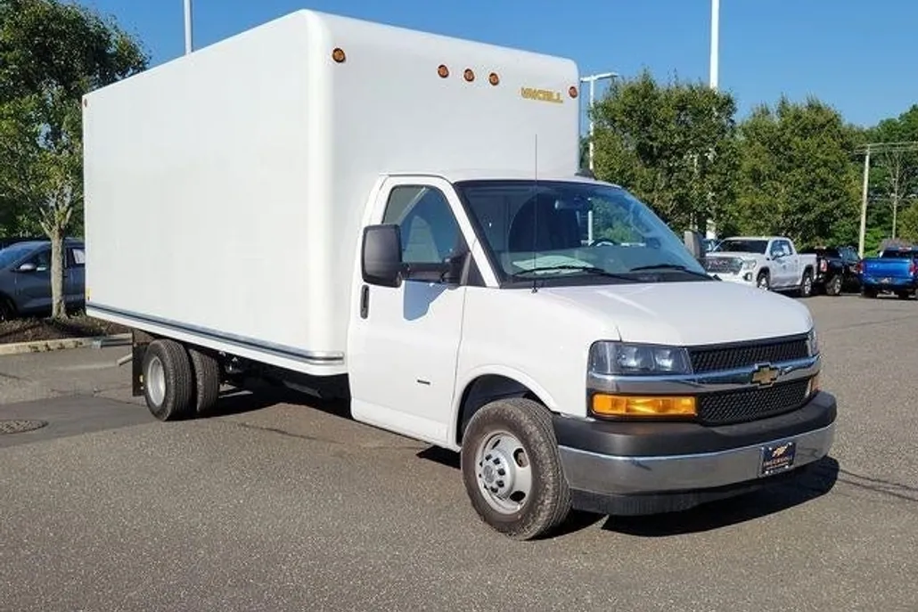 2024 Chevrolet Express Cutaway 3500 Base photo 1