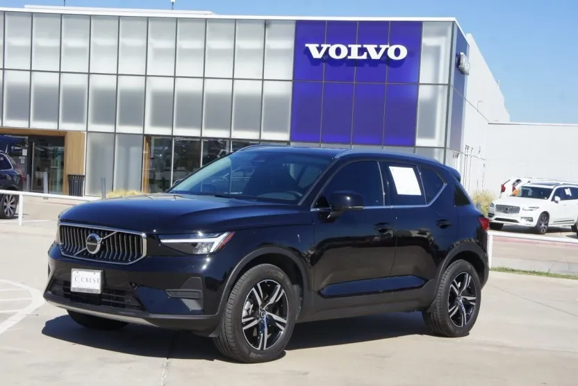 2025 Volvo XC40 AWD photo 1