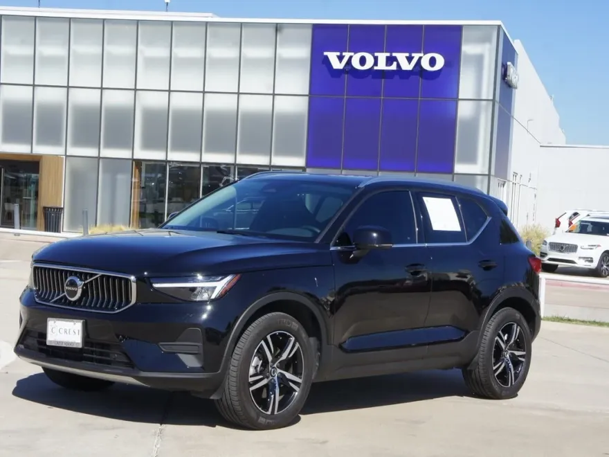 2025 Volvo XC40 AWD photo 1