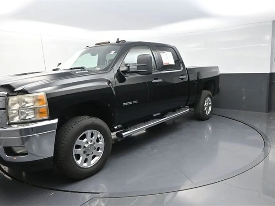 2011 Chevrolet Silverado 3500HD LT photo 1