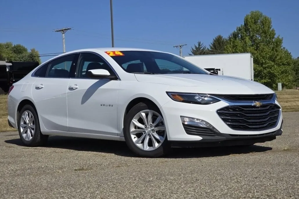 2024 Chevrolet Malibu 1LT photo 1