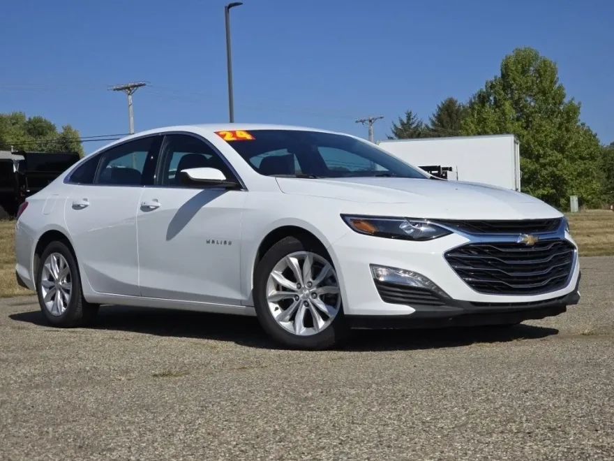 2024 Chevrolet Malibu 1LT photo 1