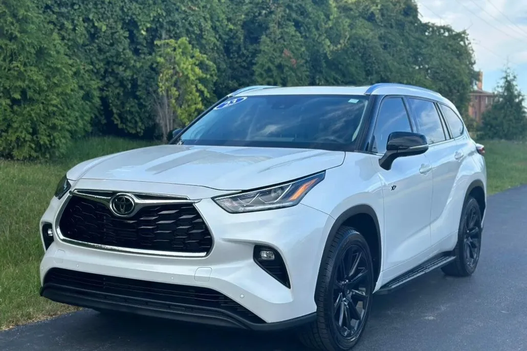 2023 Toyota Highlander Limited photo 1