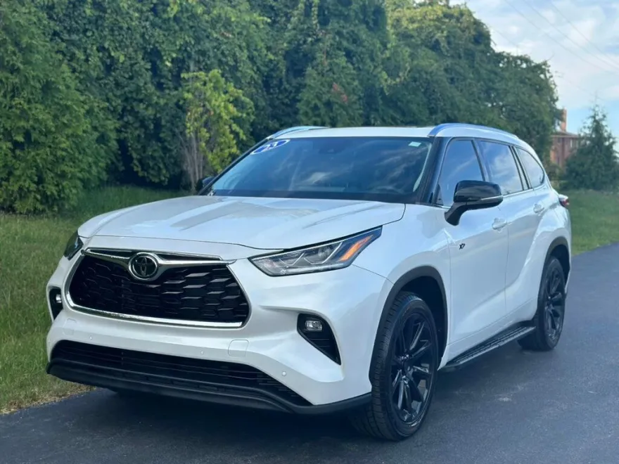 2023 Toyota Highlander Limited photo 1