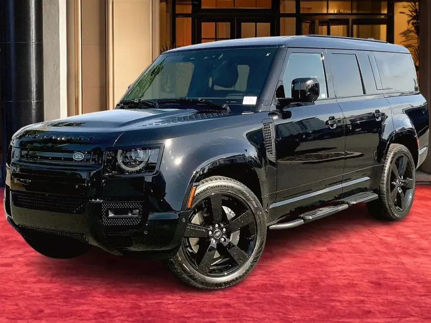 2025 Land Rover Defender 130 X-Dynamic SE photo 1