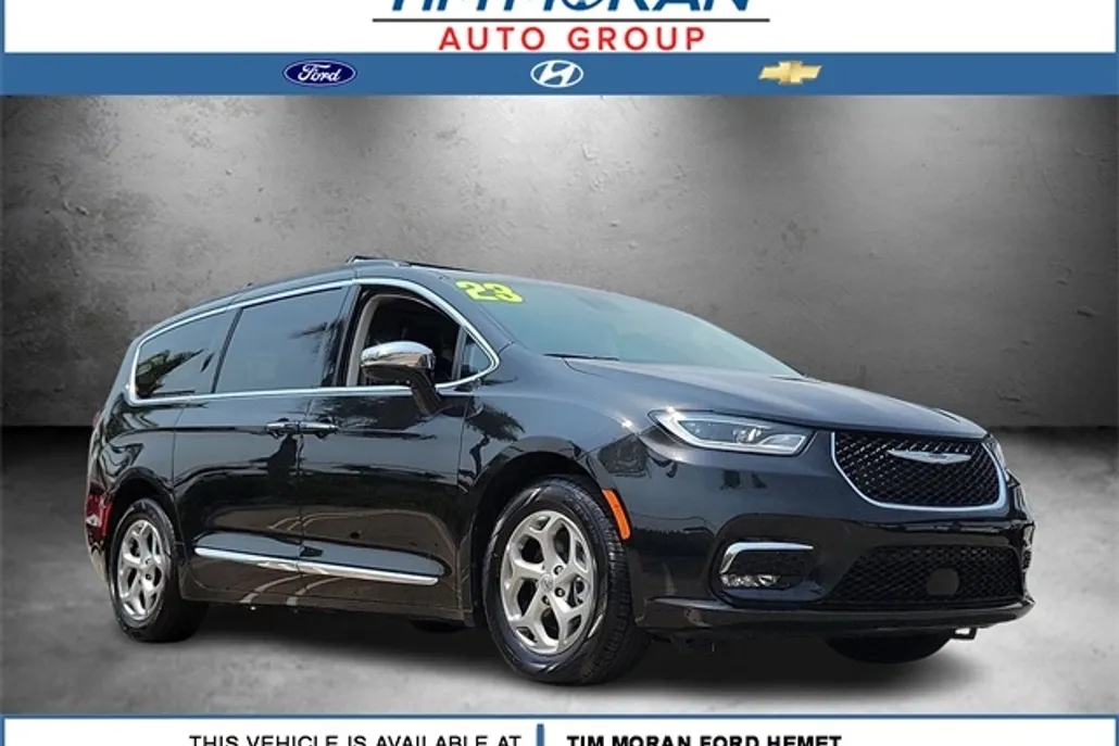 2023 Chrysler Pacifica Limited photo 1