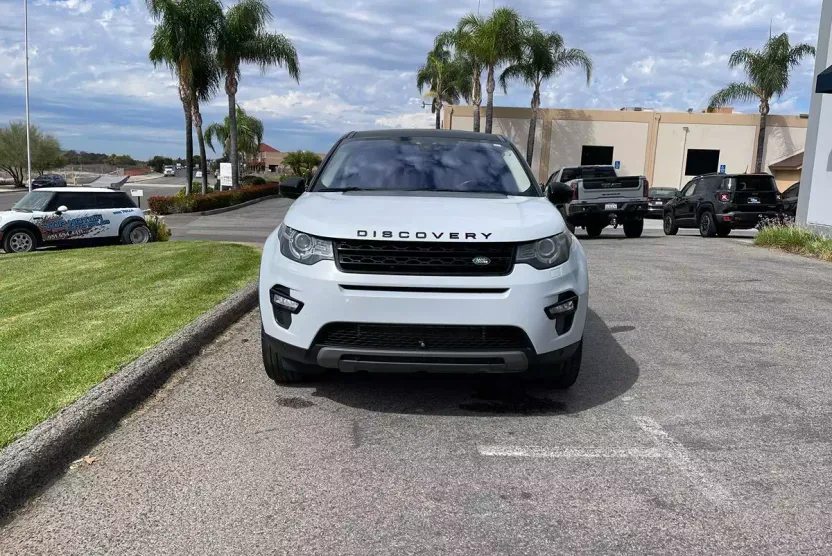 2017 Land Rover Discovery Sport HSE photo 1