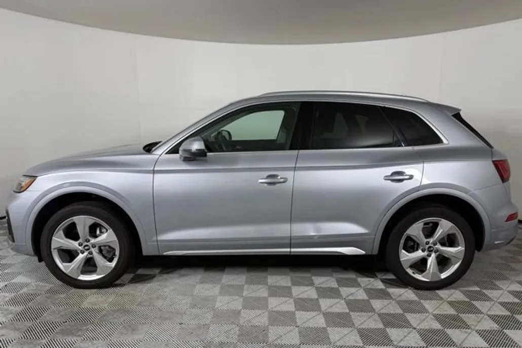 2021 Audi Q5 45 Premium Hybrid photo 1