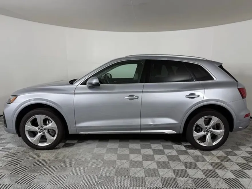 2021 Audi Q5 45 Premium Hybrid photo 1