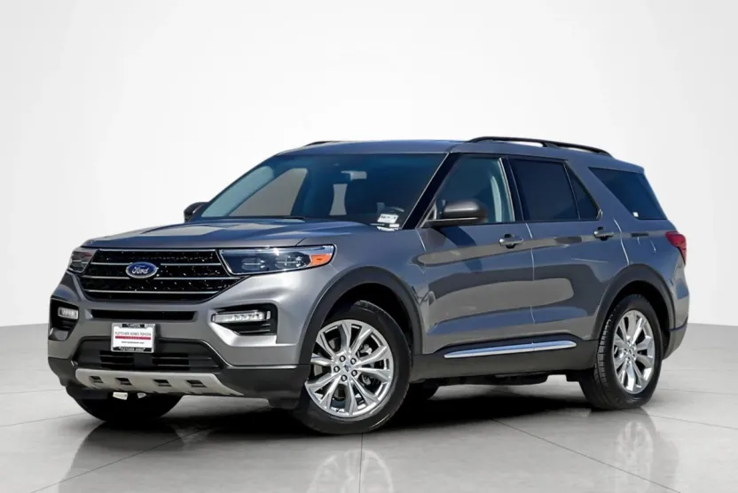 2021 Ford Explorer XLT photo 1