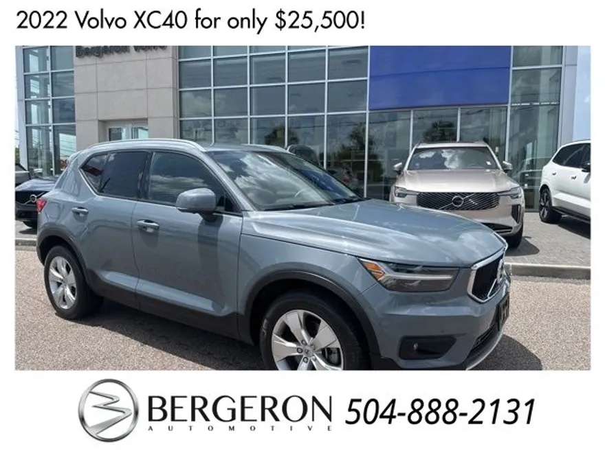 2022 Volvo XC40 T5 AWD Momentum photo 1